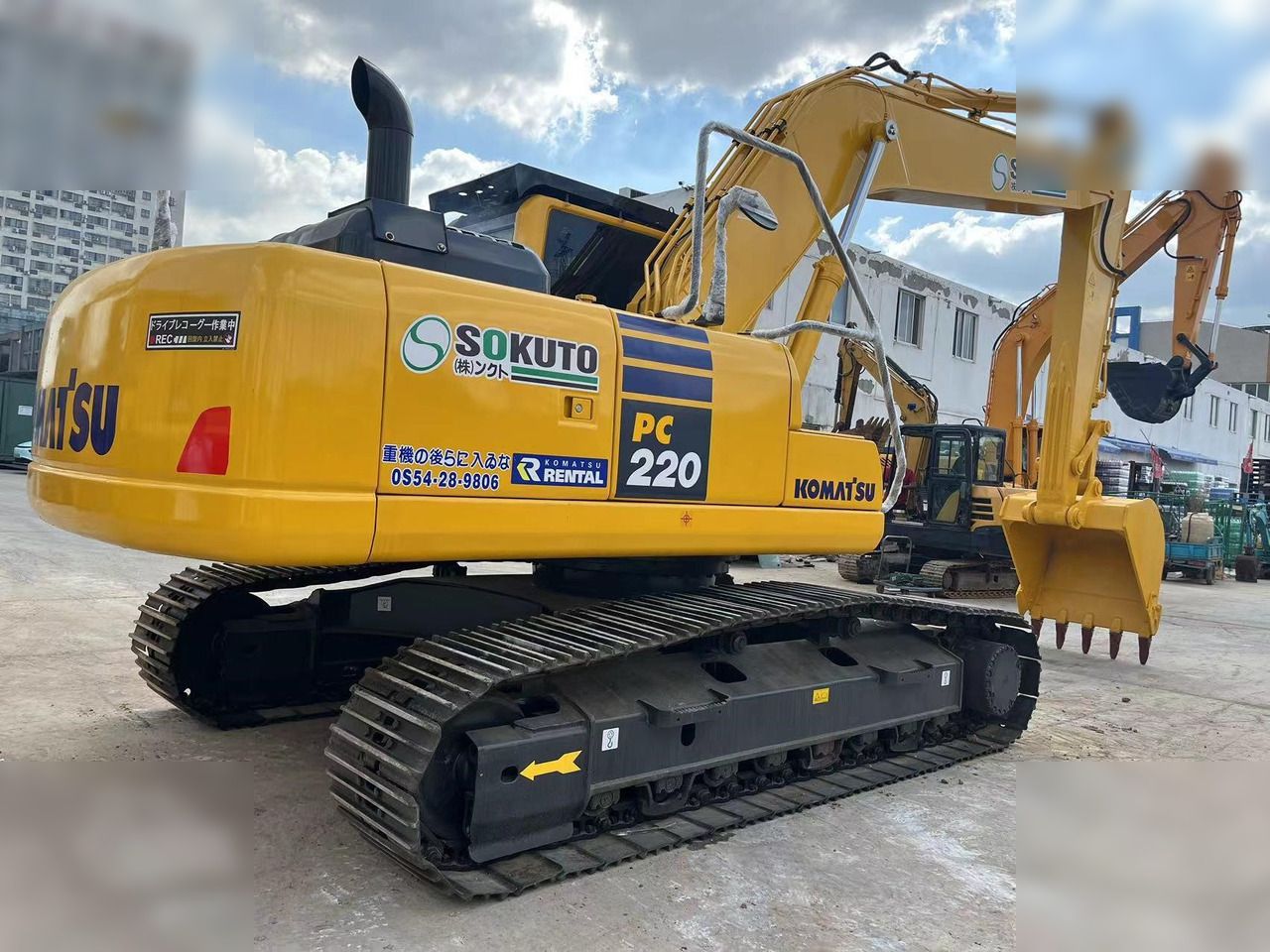 2021 Komatsu PC220-8 Crawler Excavator