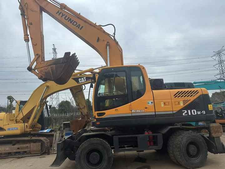 2023 Hyundai 210-9 Crawler Excavator
