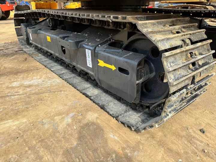2018 Komatsu PC220-8 Crawler Excavator