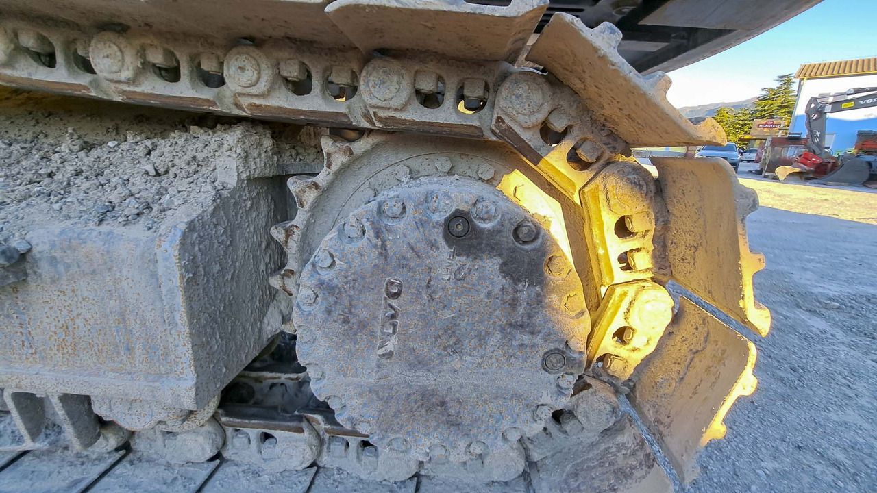 2015 Volvo EC220E Crawler Excavator