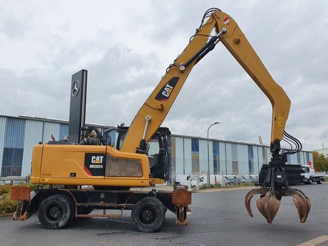 2018 Caterpillar MH3024 Material Handler