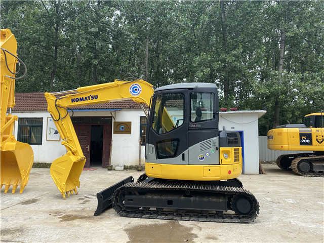 2013 Komatsu PC200-8 Crawler Excavator