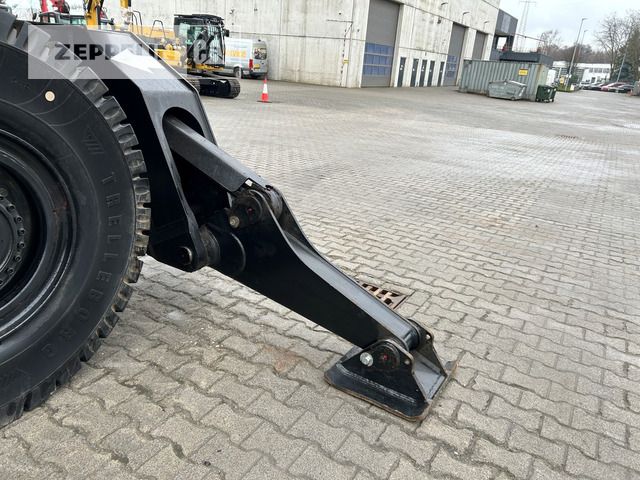 2022 Caterpillar MH3040-07A Material Handler