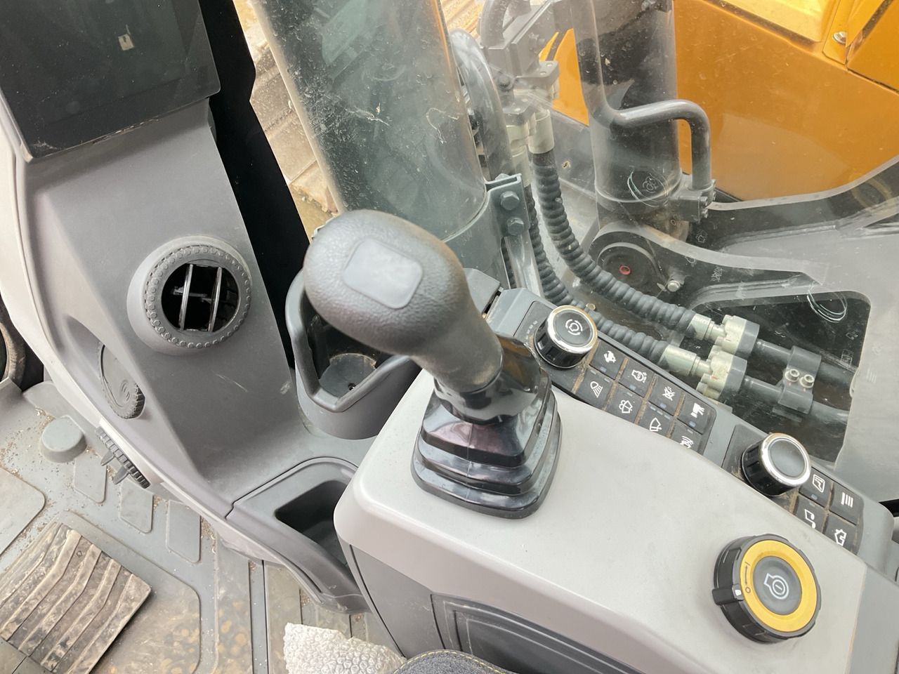 2025 XCMG XE245DK Crawler Excavator