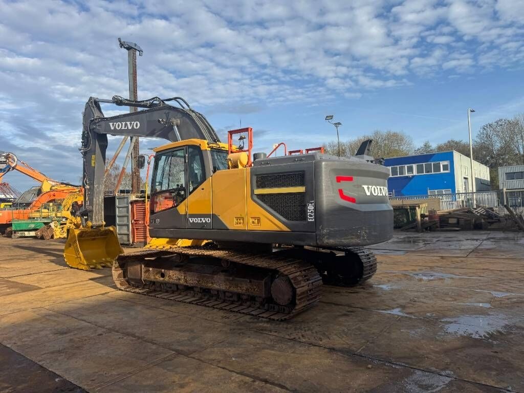 2015 Volvo EC250EL Crawler Excavator