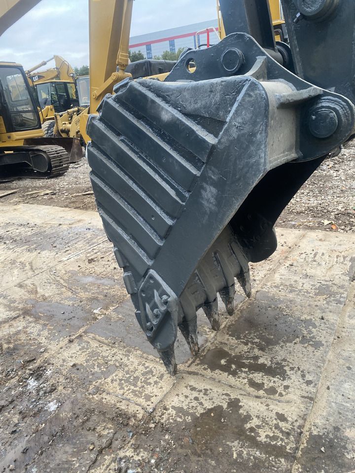 2018 Hyundai R220LC-9S Crawler Excavator