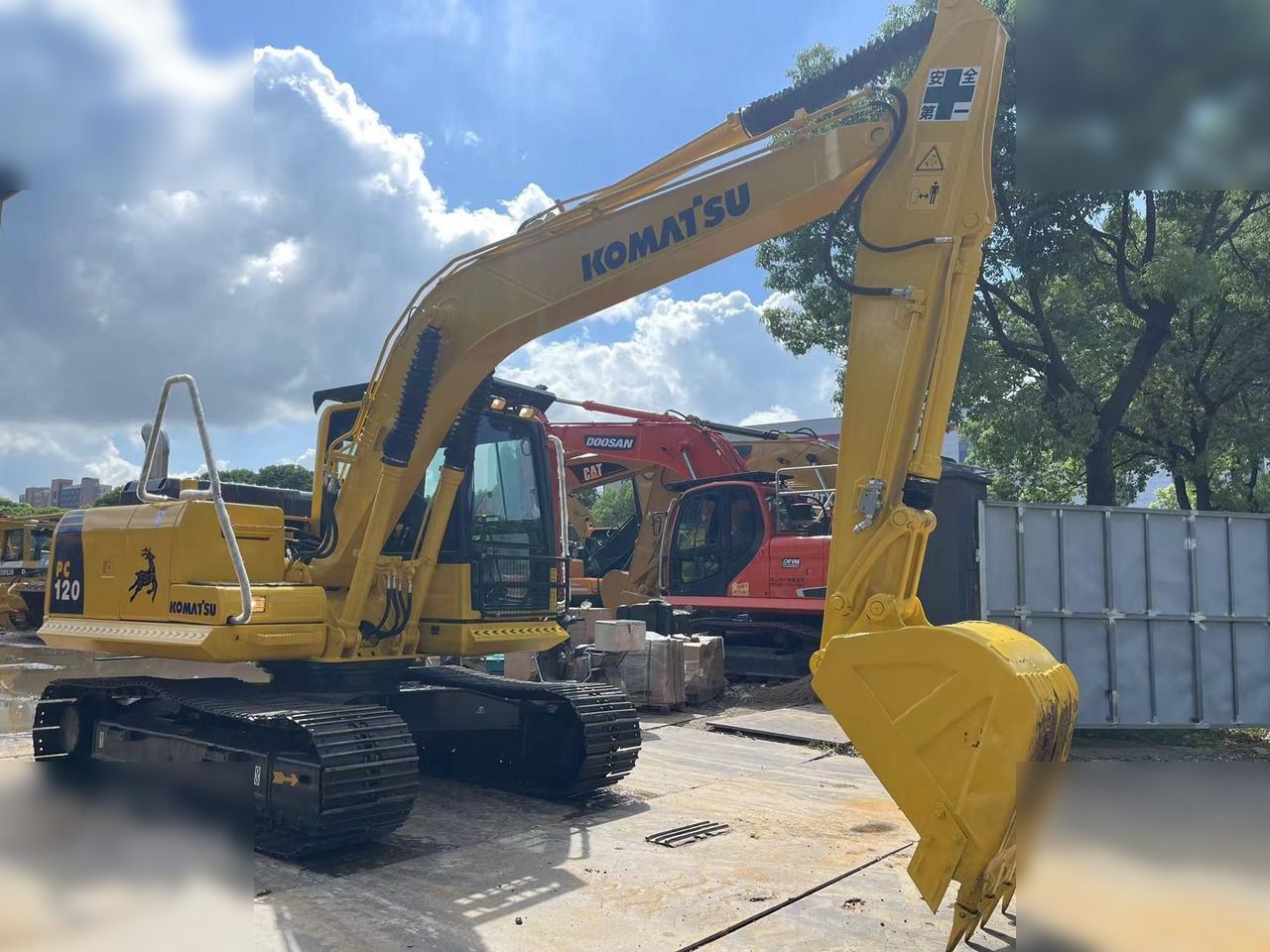 2020 Komatsu PC120-8 Crawler Excavator