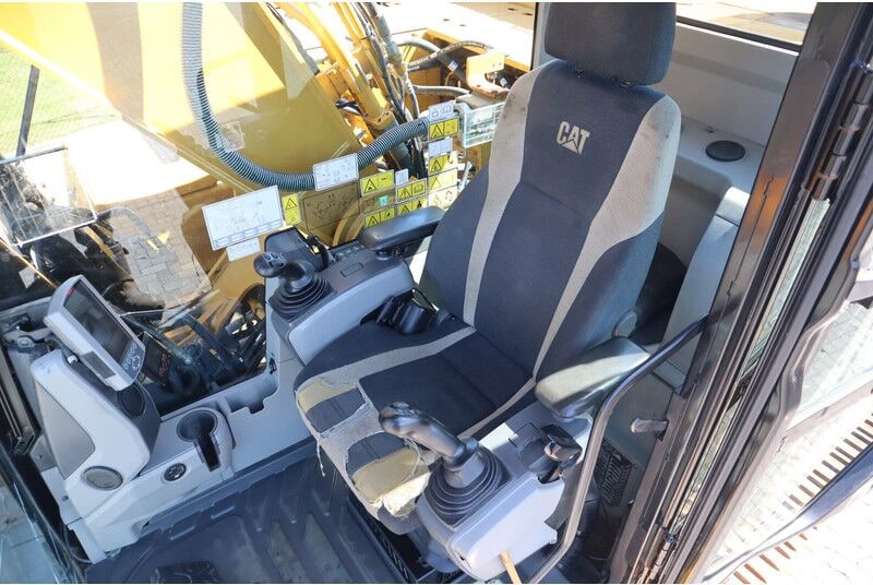 Caterpillar 330FL | 330 FL | Bucket | Quick Coupler (2018)