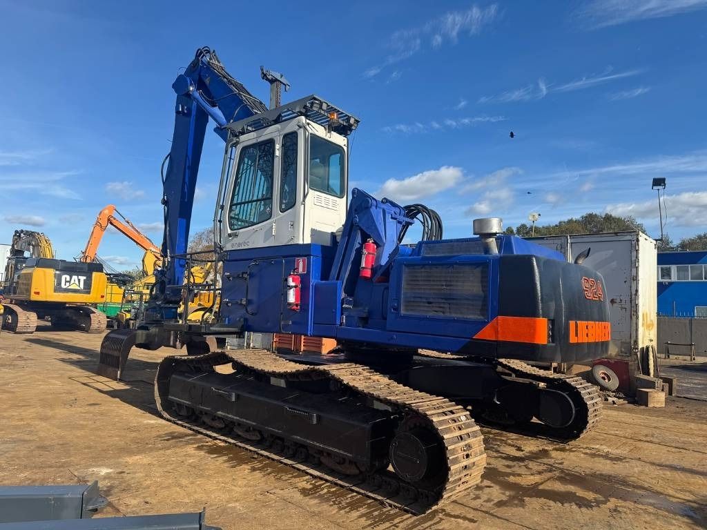 2004 Liebherr R924B EW Material Handler