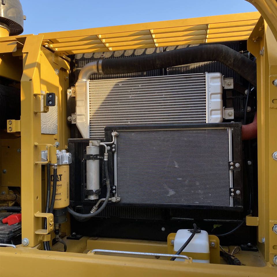 2022 Caterpillar 320D2 Raupenbagger