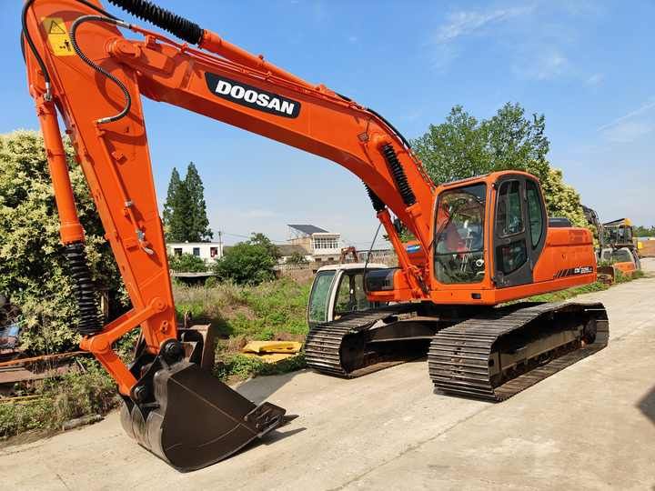2020 Doosan 225LC Crawler Excavator