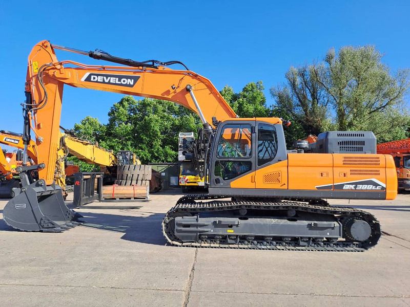 2025 Doosan DX300LC-7 Crawler Excavator