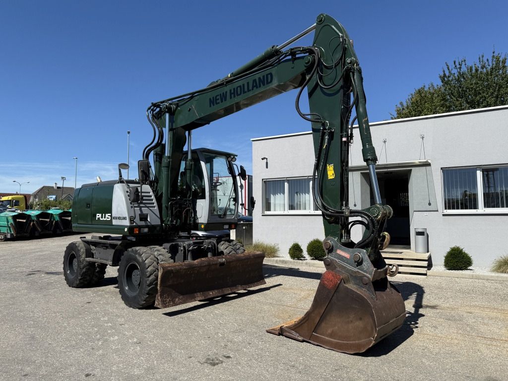 2009 New Holland MH-PLUS Wheel Excavator