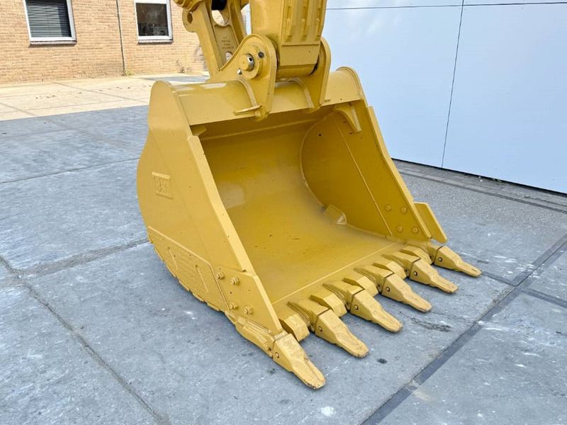 2025 Caterpillar 323D3 Crawler Excavator