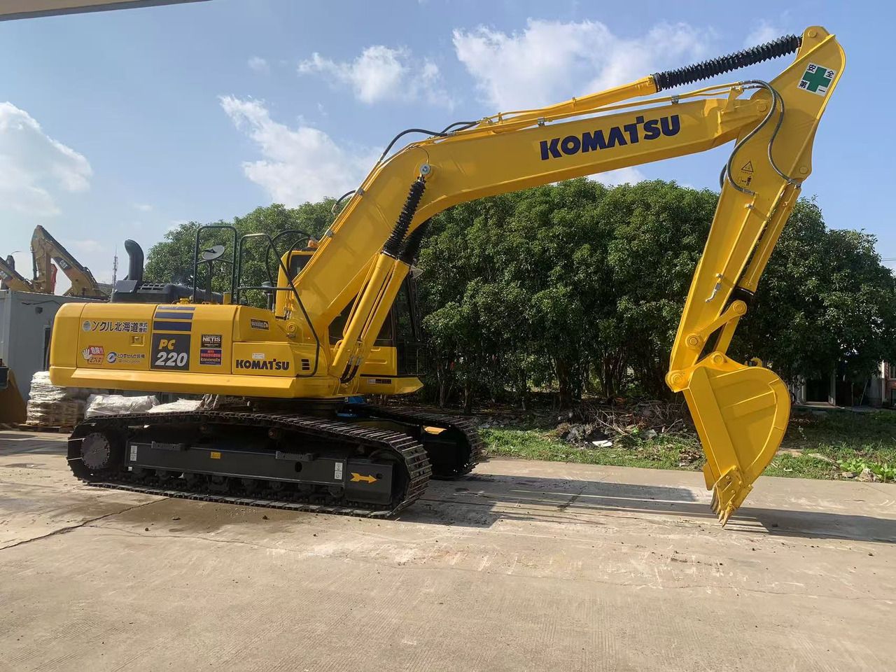 2023 Komatsu PC220-8 Crawler Excavator