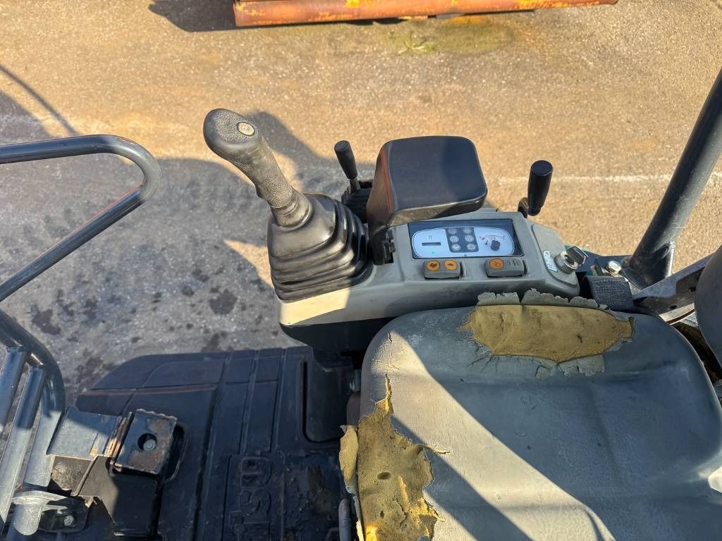 2017 Komatsu PC16R-3HS Mini Excavator