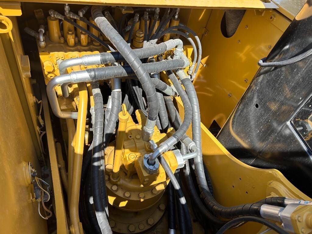 2025 Caterpillar 320D Crawler Excavator