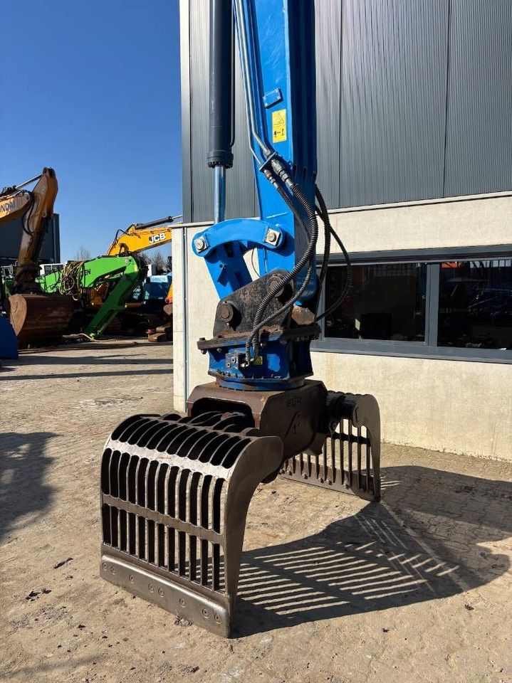 2022 Fuchs MHL320F Material Handler
