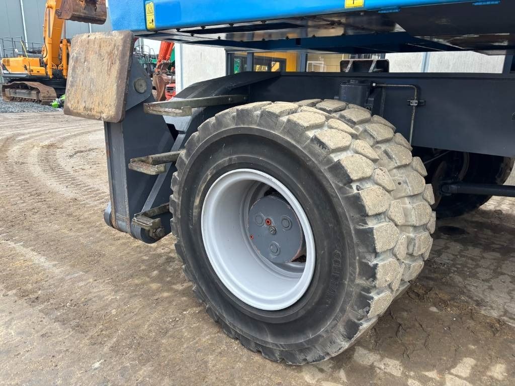 2013 Fuchs MHL380 Material Handler