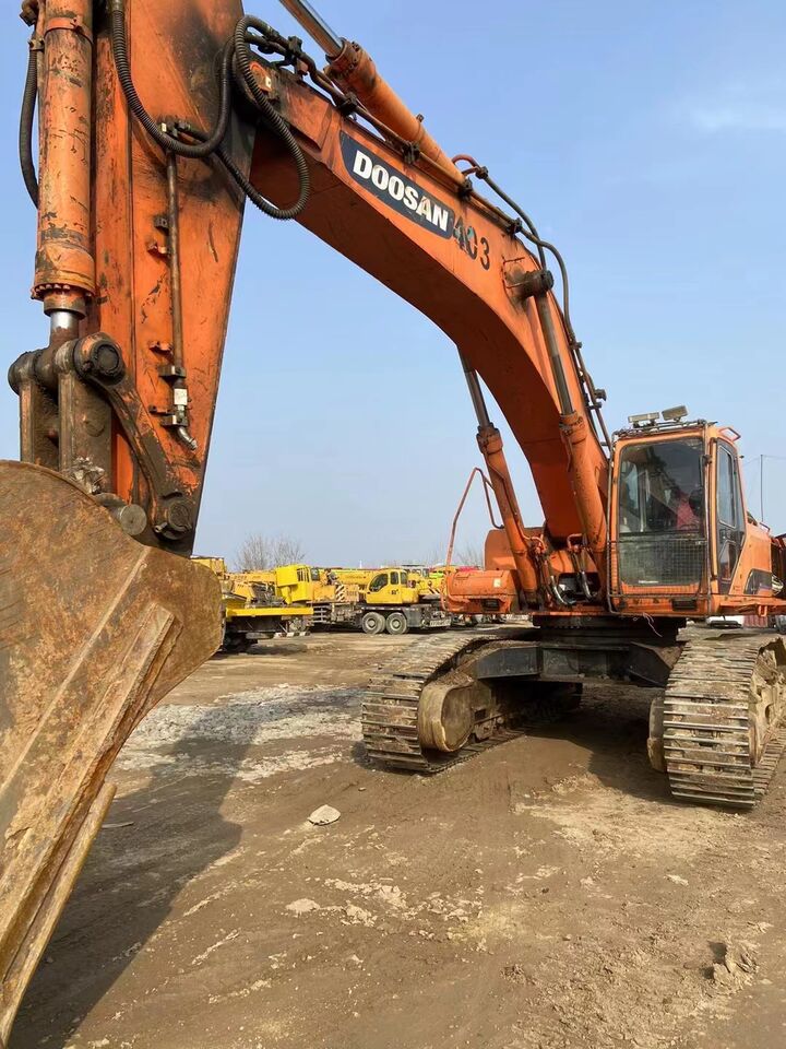 Doosan DX500LC-7 Doosan DX500LC-7 excavator, front three-quarter view