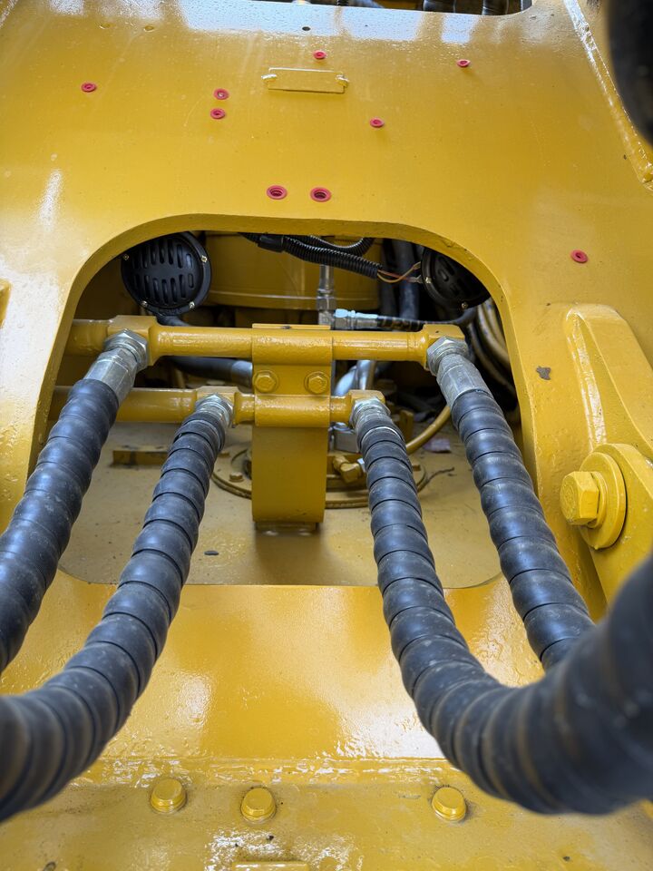 2025 Caterpillar 320D Crawler Excavator