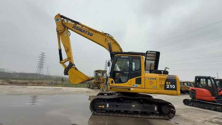 2020 Komatsu PC210-8 Crawler Excavator