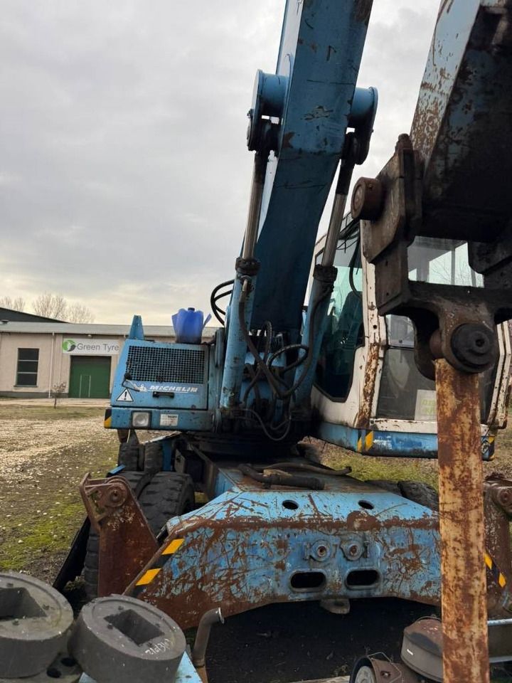 2000 Terex 340 Material Handler