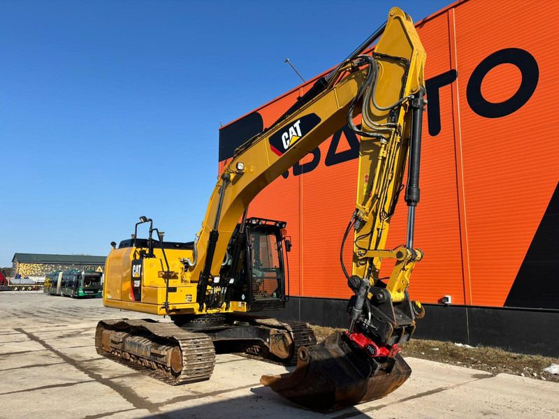 Caterpillar 320 FL 2 Buckets / 3D / Tiltrotator / AC / Central Lubrication (2016)