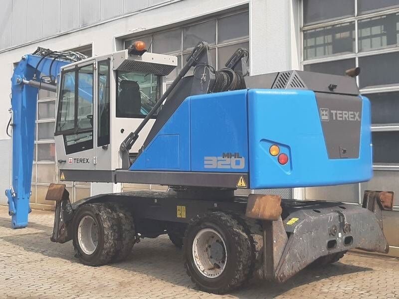 2016 Fuchs MHL320F Material Handler