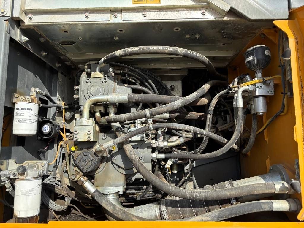 2021 Liebherr R945 Crawler Excavator