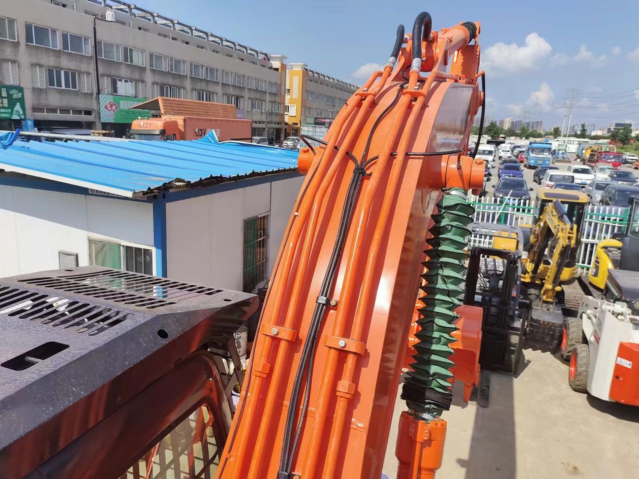 2021 Hitachi ZX200 Gąsienicowa koparka