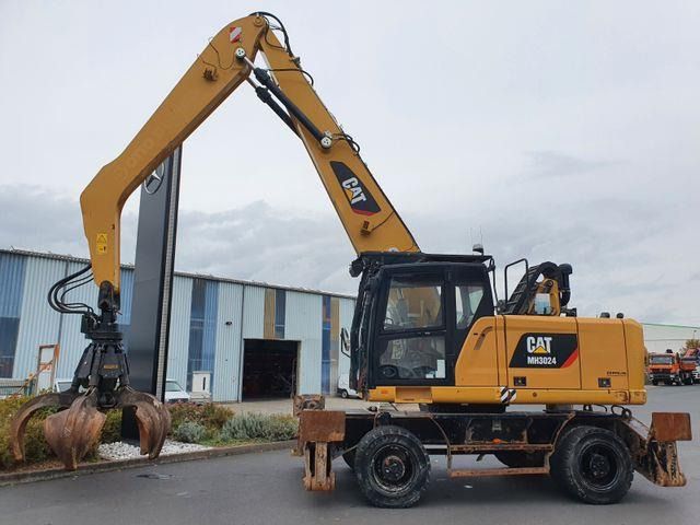 2018 Caterpillar MH3024 Material Handler