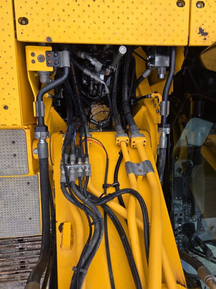 2018 JCB 220X L4F Crawler Excavator