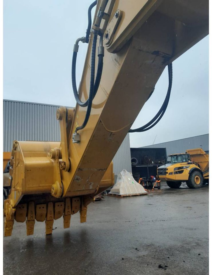 2019 Caterpillar 6015B Crawler Excavator