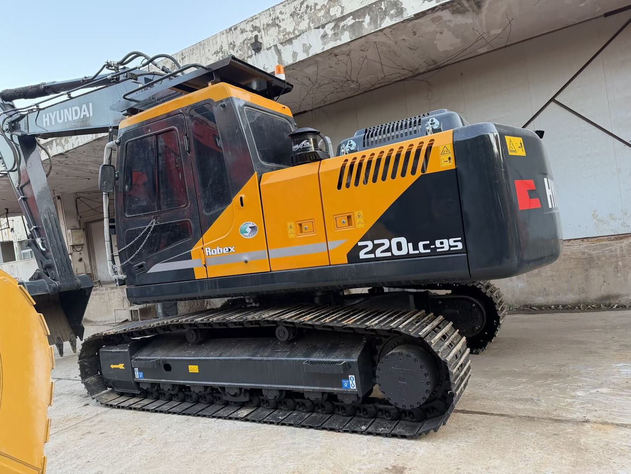 2024 Hyundai R220LC-9S Crawler Excavator