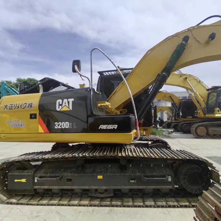2016 Caterpillar 320D2 Гусеничный экскаватор