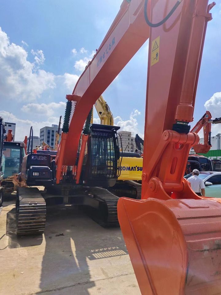 2021 Hitachi ZX200 Gąsienicowa koparka