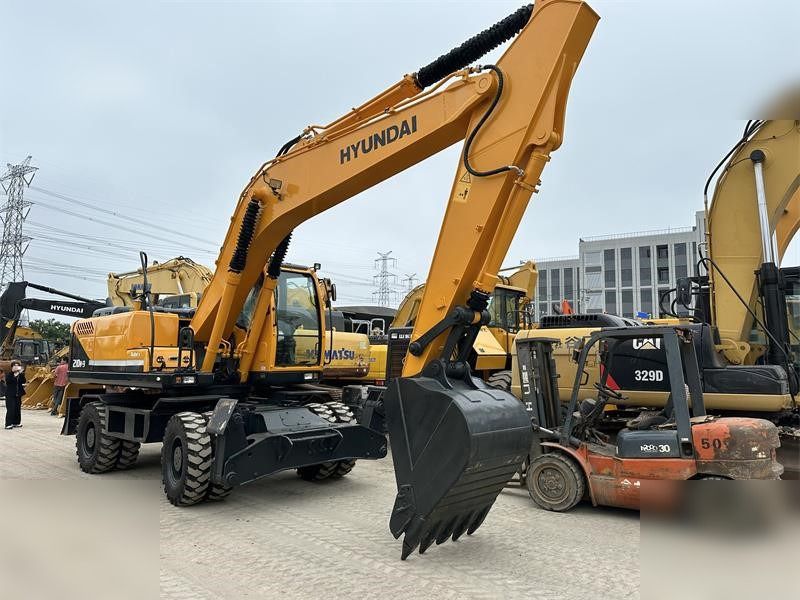 2020 Hyundai R220LC-9S Crawler Excavator