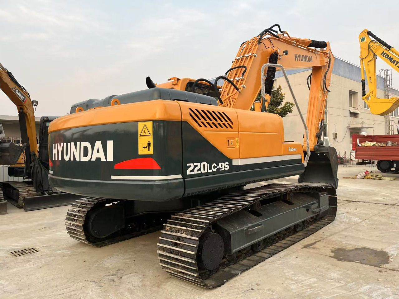 2022 Hyundai R220LC-9S Crawler Excavator