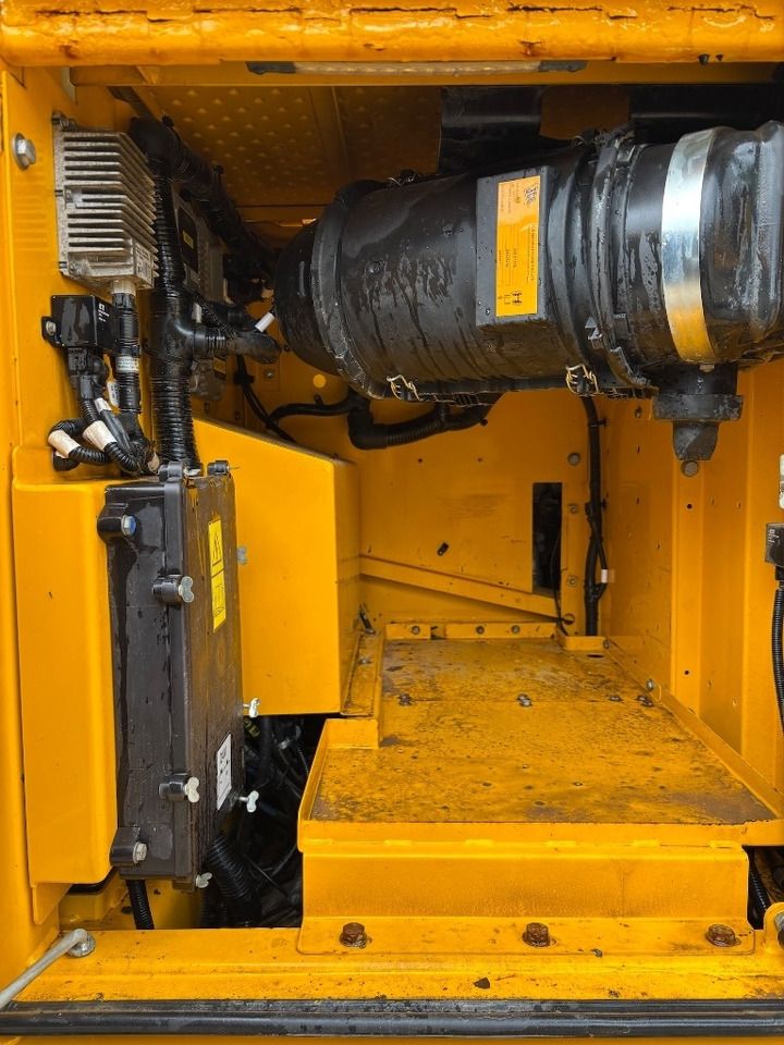 2018 JCB 220X Crawler Excavator