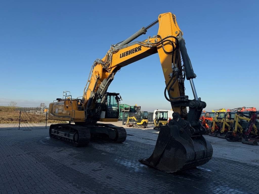 2016 Liebherr R946 Crawler Excavator