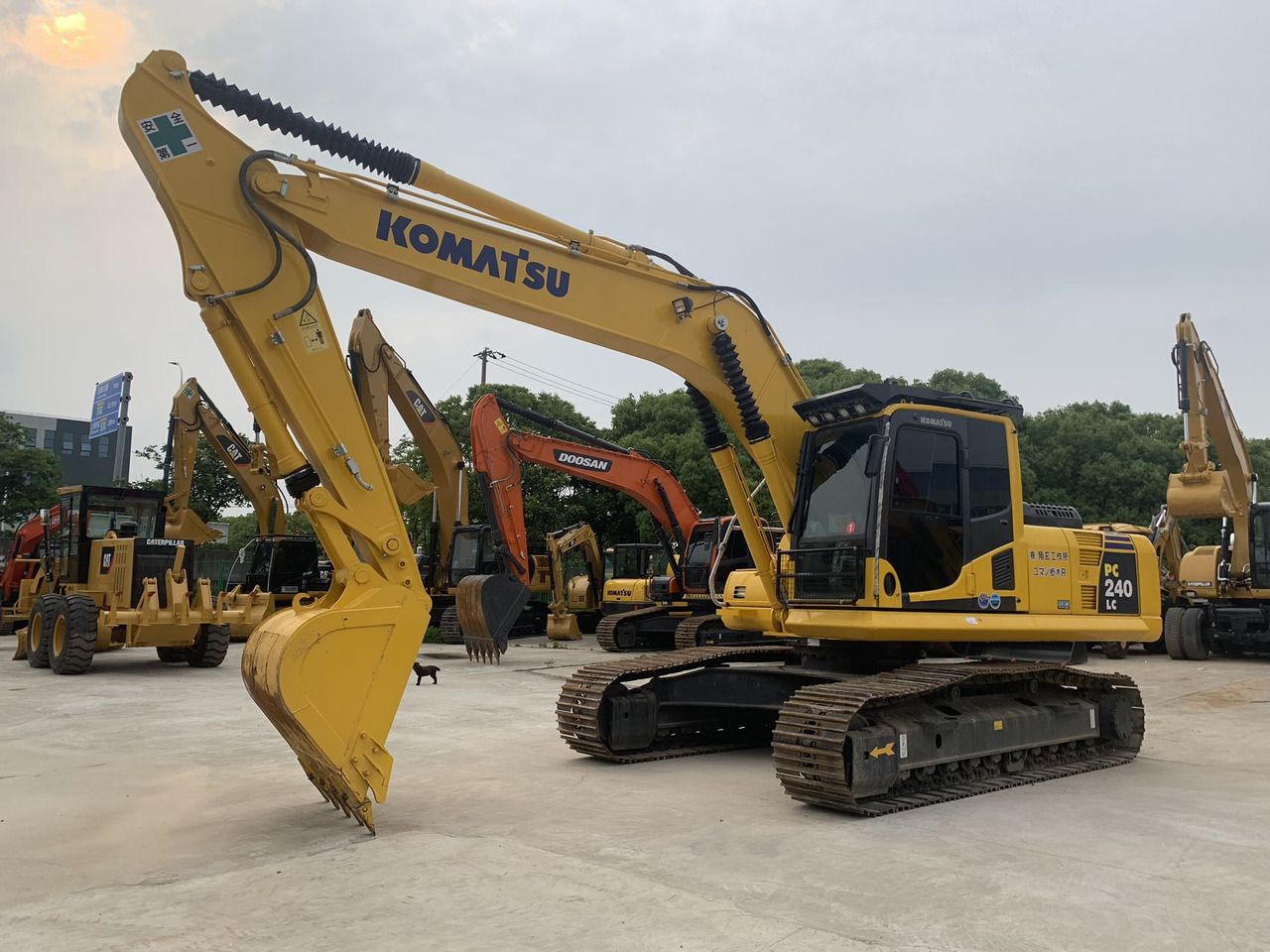 2022 Komatsu PC220 Crawler Excavator