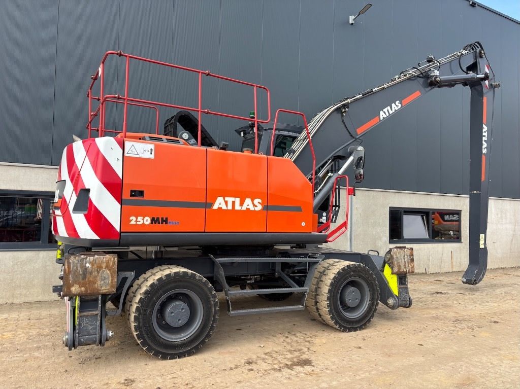 2020 Atlas 250MH Material Handler