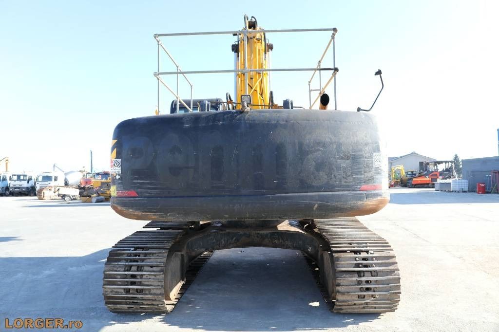 2014 JCB JS290LC Crawler Excavator