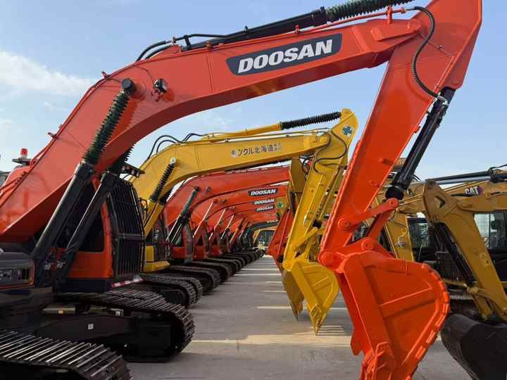 Escavadora de Rastos Doosan DX300LC-9C 2023 Escavadora de Rastos Doosan DX300LC-9C 2023