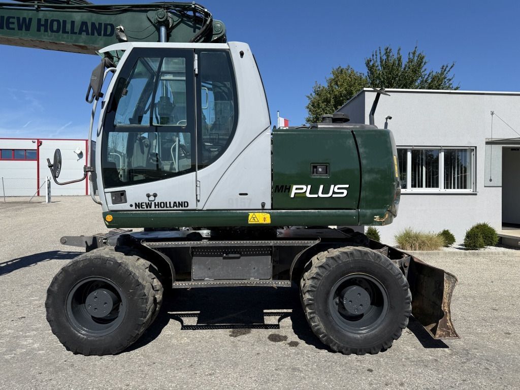2009 New Holland MH-PLUS Wheel Excavator