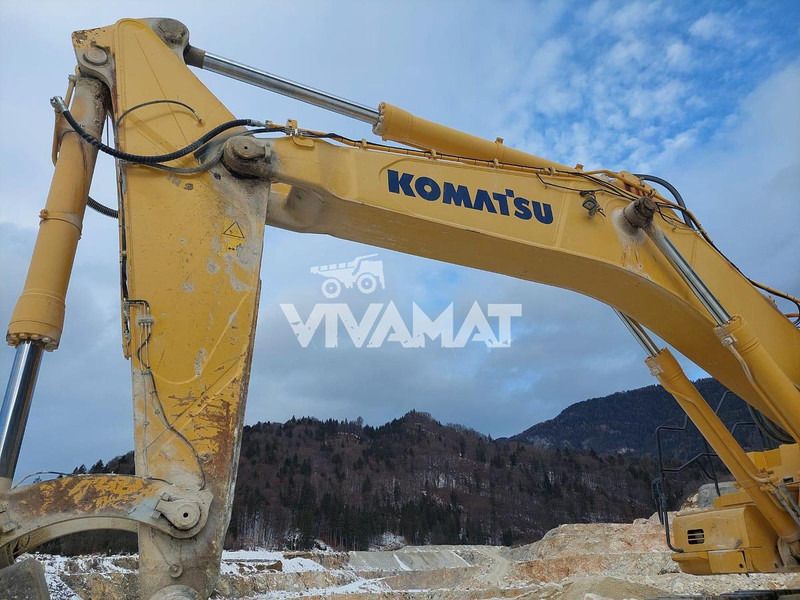 2017 Komatsu PC700LC-11 Crawler Excavator