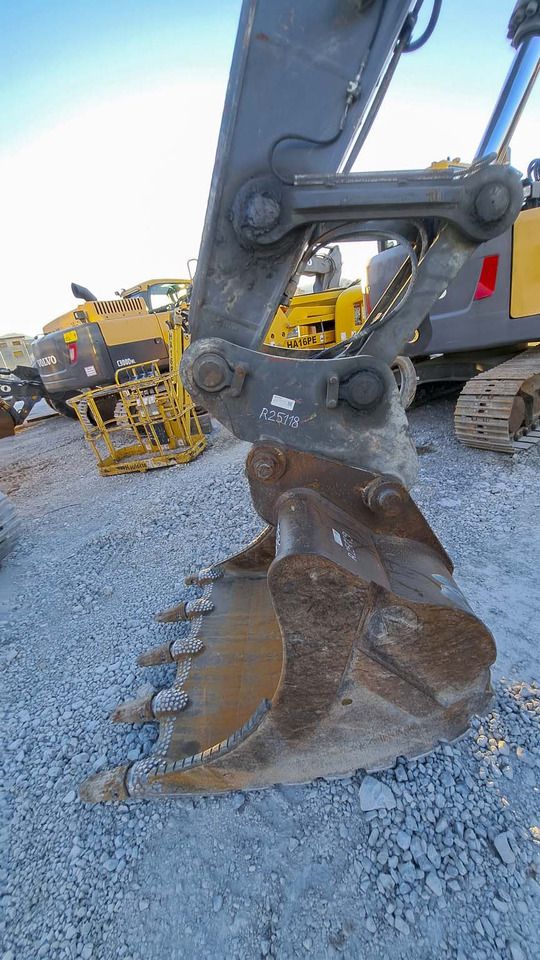 2015 Volvo EC220E Crawler Excavator