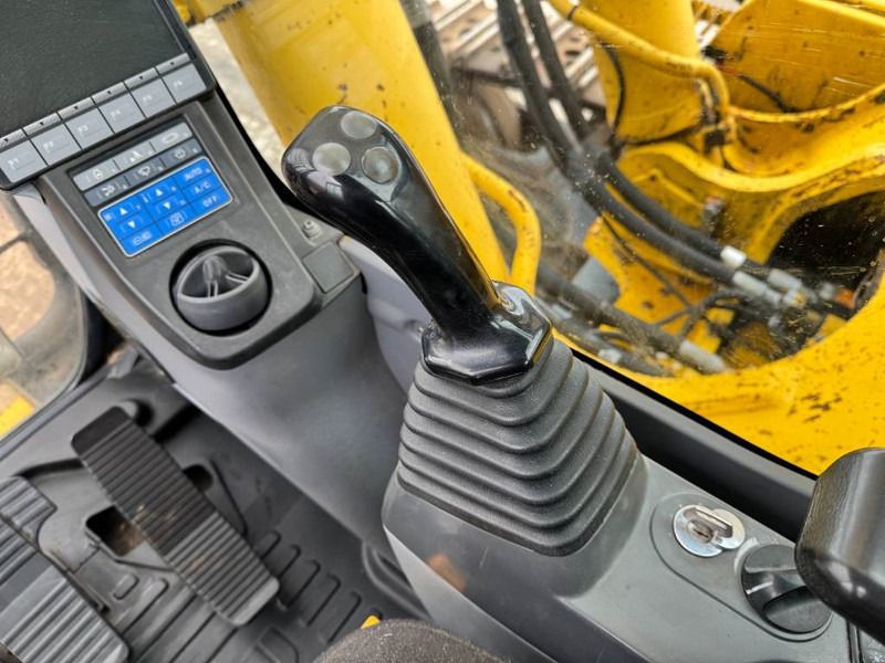 2015 Komatsu PC700LC-8EO Crawler Excavator
