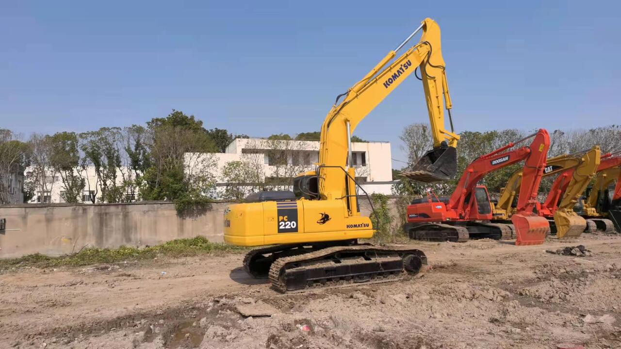 2010 Komatsu PC220-7 Crawler Excavator